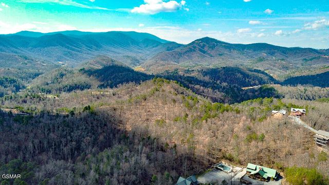 4827 Highland Place Way, Pigeon Forge, TN 37863