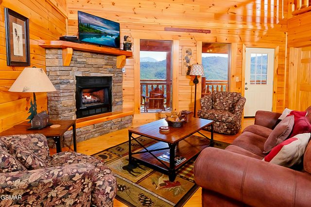 4827 Highland Place Way, Pigeon Forge, TN 37863