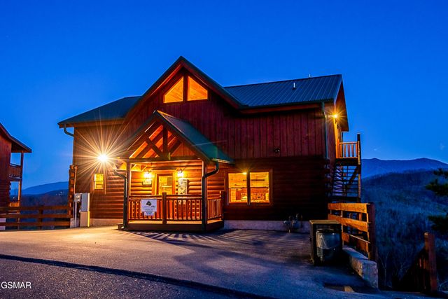 4827 Highland Place Way, Pigeon Forge, TN 37863