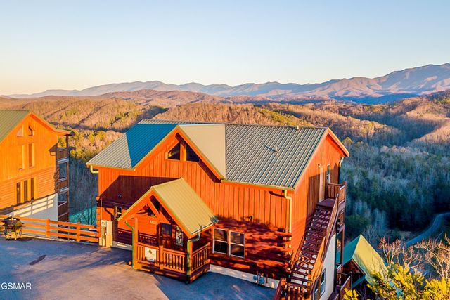 4827 Highland Place Way, Pigeon Forge, TN 37863