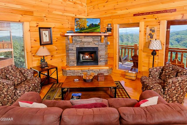 4827 Highland Place Way, Pigeon Forge, TN 37863