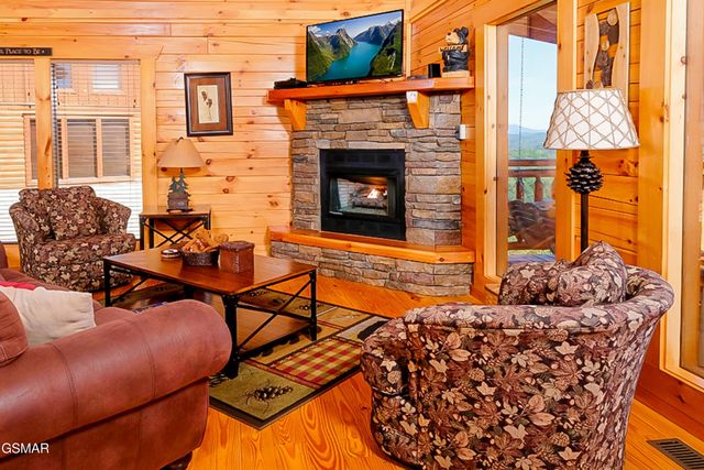 4827 Highland Place Way, Pigeon Forge, TN 37863