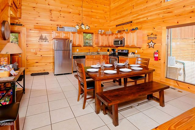 4827 Highland Place Way, Pigeon Forge, TN 37863