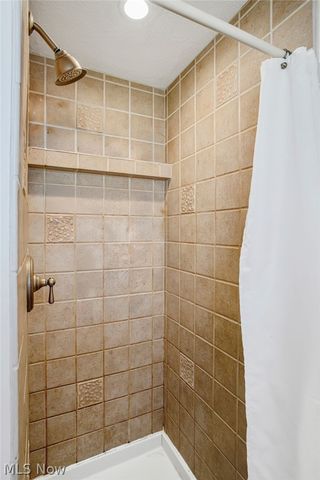 216 Beechwood Boulevard, Wintersville, OH 43953