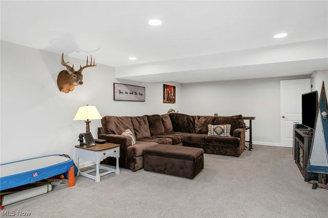 216 Beechwood Boulevard, Wintersville, OH 43953