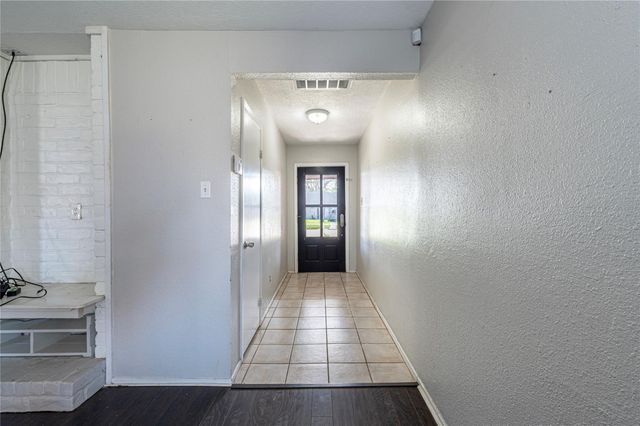 8405 Bandridge Road, La Porte, TX 77571