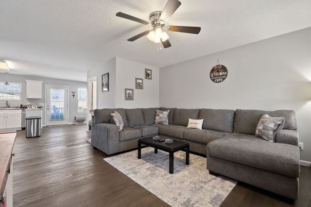 2060 Walker Cove Rd, Sparta, TN 38583