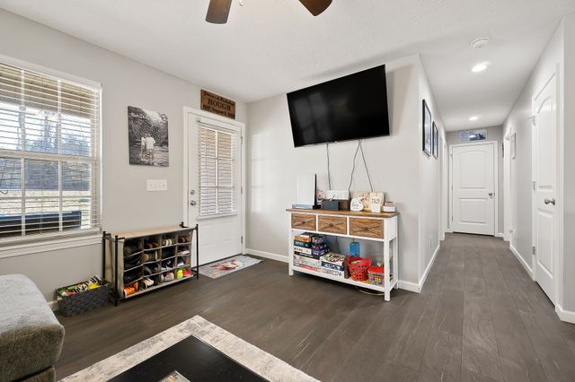 2060 Walker Cove Rd, Sparta, TN 38583