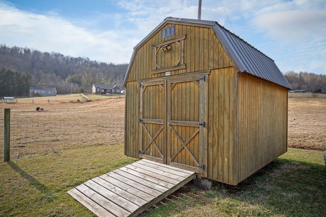 2060 Walker Cove Rd, Sparta, TN 38583