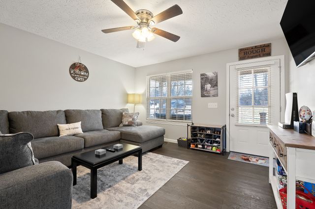 2060 Walker Cove Rd, Sparta, TN 38583