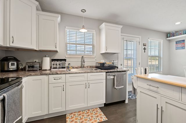 2060 Walker Cove Rd, Sparta, TN 38583