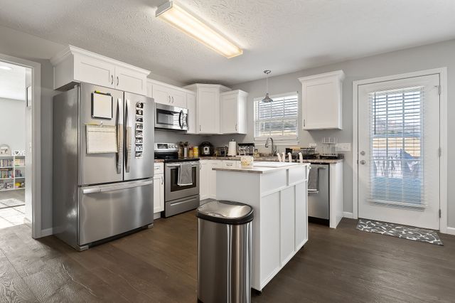 2060 Walker Cove Rd, Sparta, TN 38583