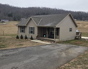 2060 Walker Cove Rd, Sparta, TN 38583