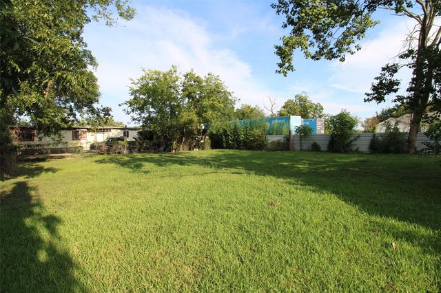 125 Hillsman Lane, Sugar Land, TX 77498