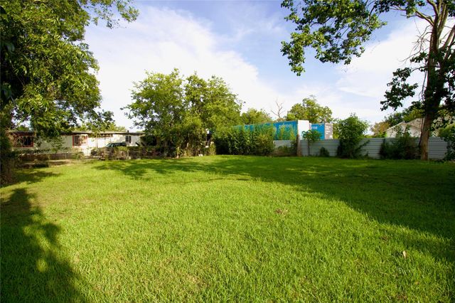 125 Hillsman Lane, Sugar Land, TX 77498