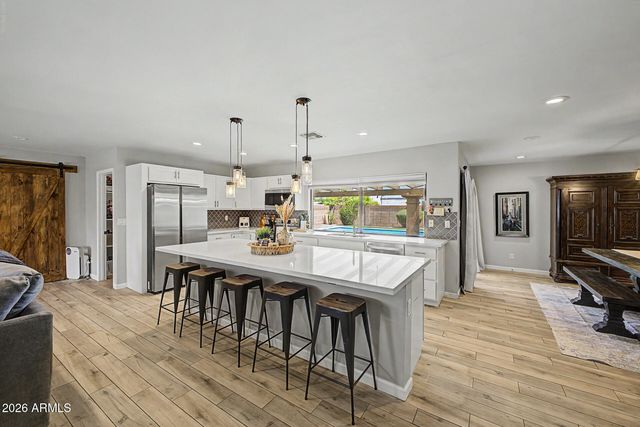 2802 E MISSION Lane, Phoenix, AZ 85028