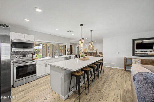 2802 E MISSION Lane, Phoenix, AZ 85028
