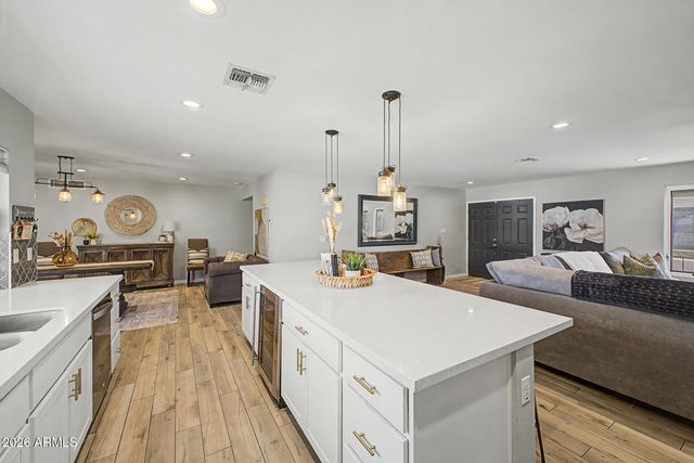 2802 E MISSION Lane, Phoenix, AZ 85028