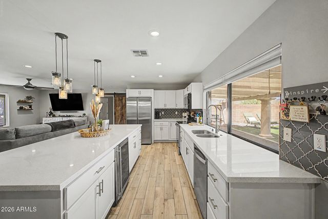 2802 E MISSION Lane, Phoenix, AZ 85028