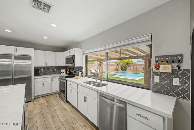 2802 E MISSION Lane, Phoenix, AZ 85028
