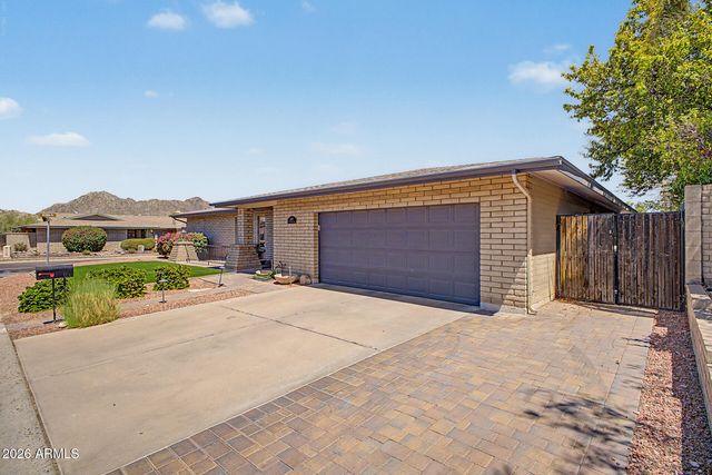 2802 E MISSION Lane, Phoenix, AZ 85028
