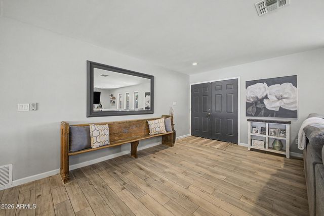 2802 E MISSION Lane, Phoenix, AZ 85028