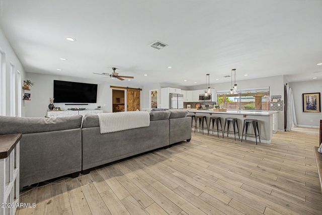 2802 E MISSION Lane, Phoenix, AZ 85028