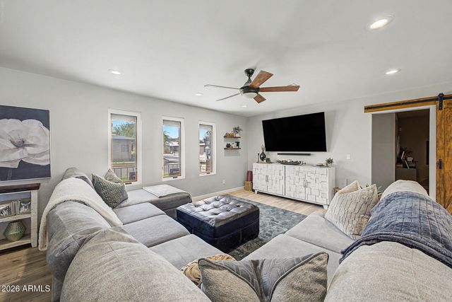 2802 E MISSION Lane, Phoenix, AZ 85028