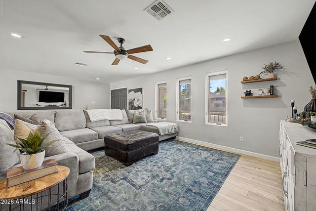 2802 E MISSION Lane, Phoenix, AZ 85028