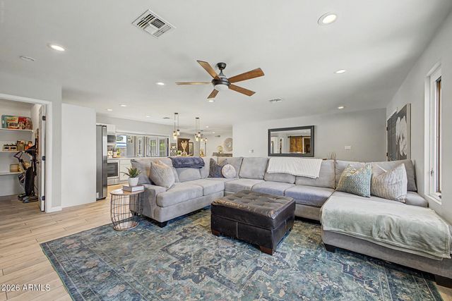 2802 E MISSION Lane, Phoenix, AZ 85028