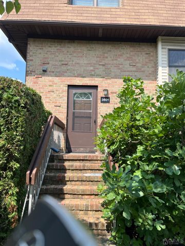 3601 N Oaks Boulevard, North Brunswick, NJ 08902