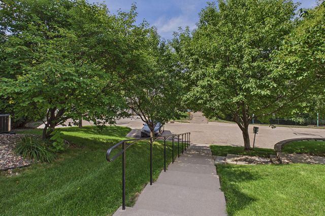 625 Wesley Commons Drive 47, Golden Valley, MN 55427