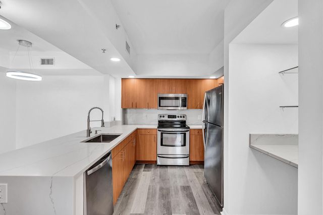110 N FEDERAL Highway 1113, Fort Lauderdale, FL 33301