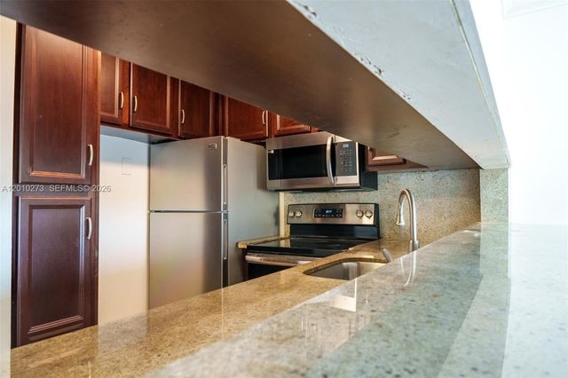 2935 NE 163rd St 5T, North Miami Beach, FL 33160