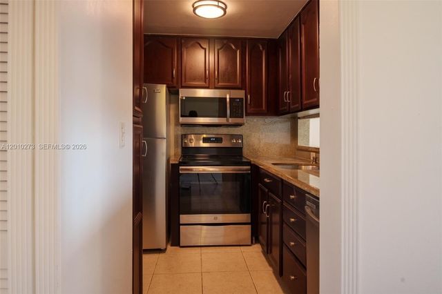 2935 NE 163rd St 5T, North Miami Beach, FL 33160