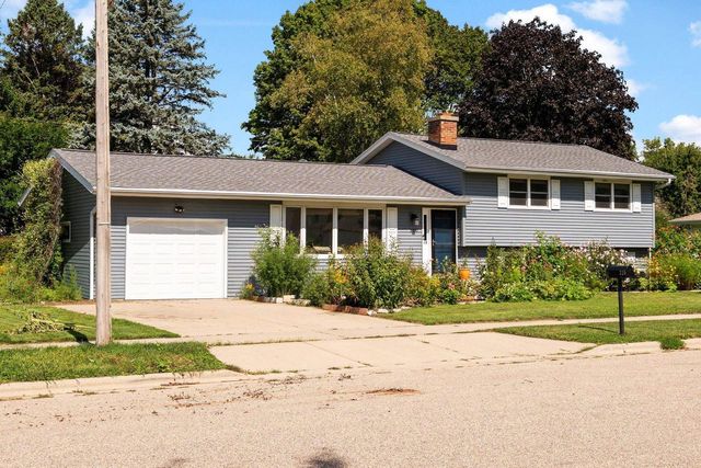 320 W Elm Street, Sun Prairie, WI 53590