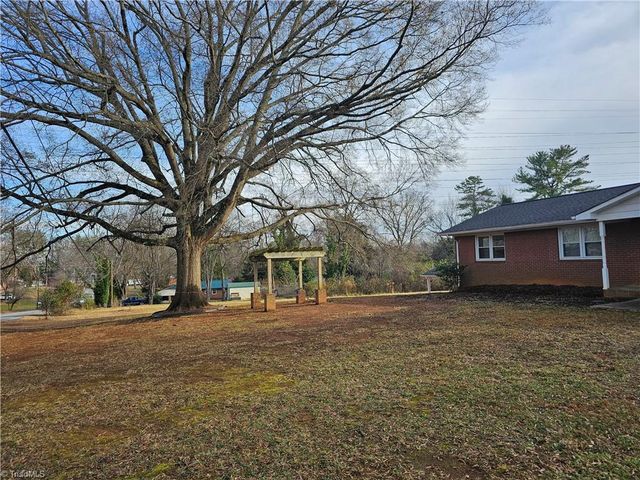 2230 Independence Road, Winston-salem, NC 27106