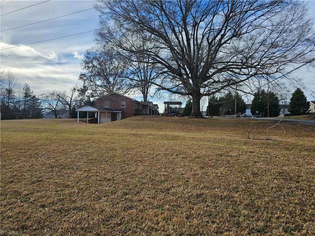 2230 Independence Road, Winston-salem, NC 27106