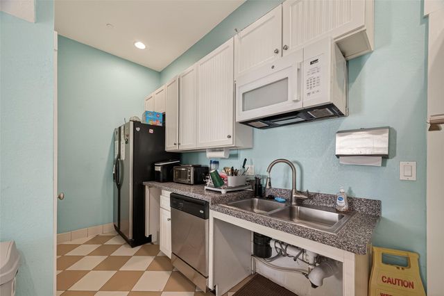 4211 Pointe West Drive 203, Galveston, TX 77554