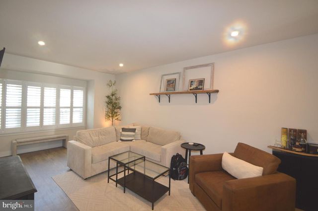 13943 AIRFOIL RD, Herndon, VA 20171