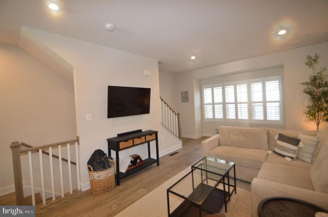 13943 AIRFOIL RD, Herndon, VA 20171