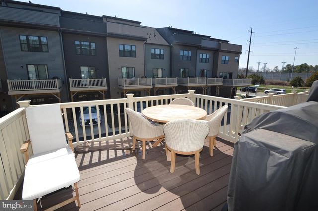 13943 AIRFOIL RD, Herndon, VA 20171