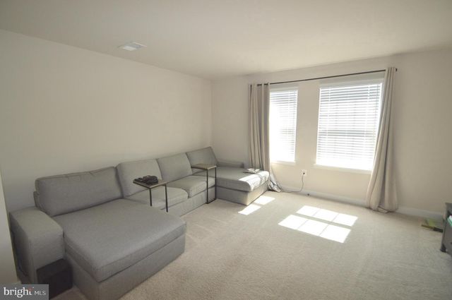 13943 AIRFOIL RD, Herndon, VA 20171