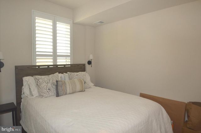 13943 AIRFOIL RD, Herndon, VA 20171