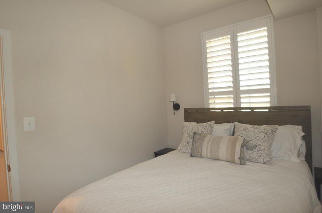 13943 AIRFOIL RD, Herndon, VA 20171