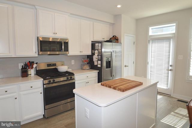 13943 AIRFOIL RD, Herndon, VA 20171