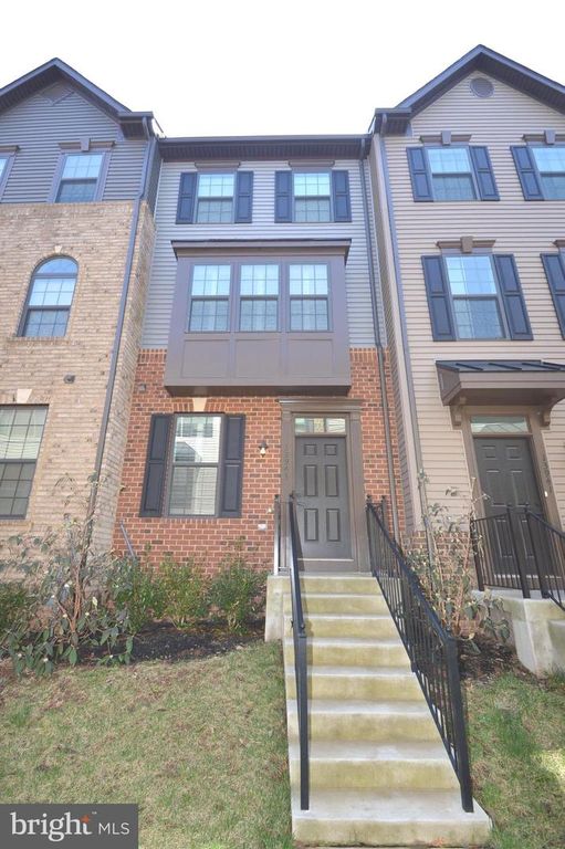 13943 AIRFOIL RD, Herndon, VA 20171