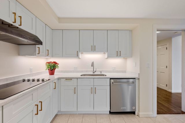 2 Commonwealth 8G, Boston, MA 02116