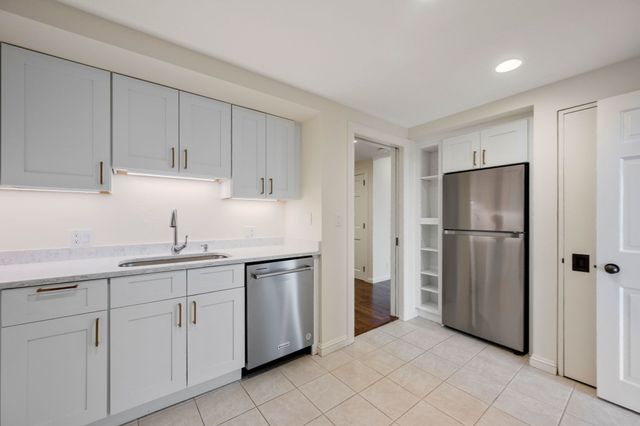 2 Commonwealth 8G, Boston, MA 02116