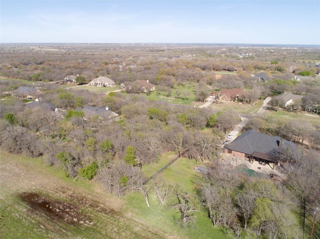 352 Sugartree Circle, Lipan, TX 76462